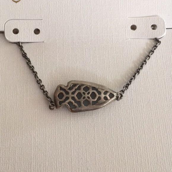 Kendra Scott Kasey Arrow necklace - Picture 3 of 4